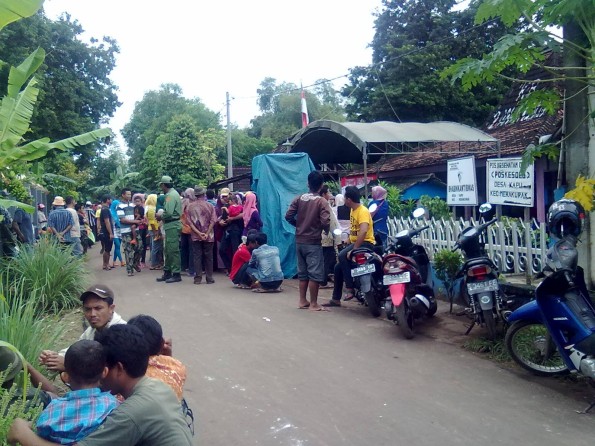 Suasana Balai Desa Kapu saat pilkades tahun 2013